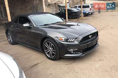 Кабриолет Ford Mustang 2017 в 