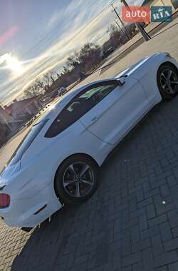 Купе Ford Mustang 2015 в 