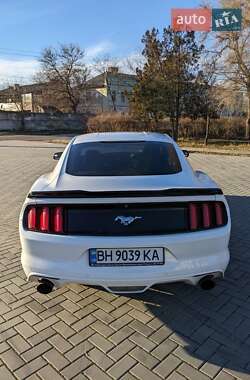 Купе Ford Mustang 2015 в 