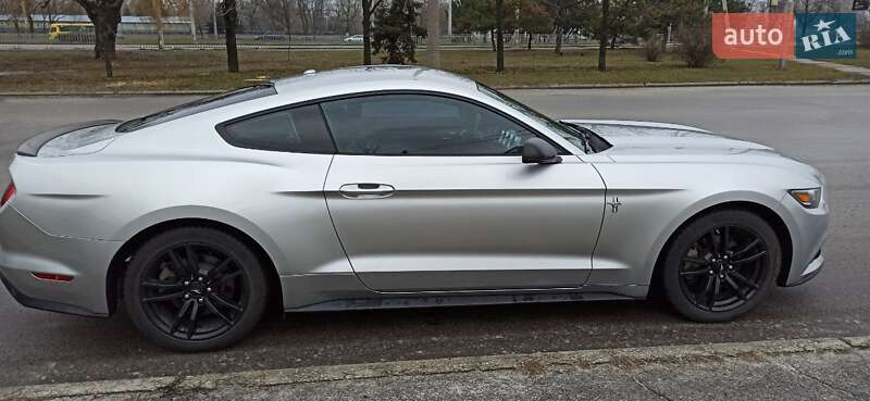 Купе Ford Mustang 2015 в Днепре