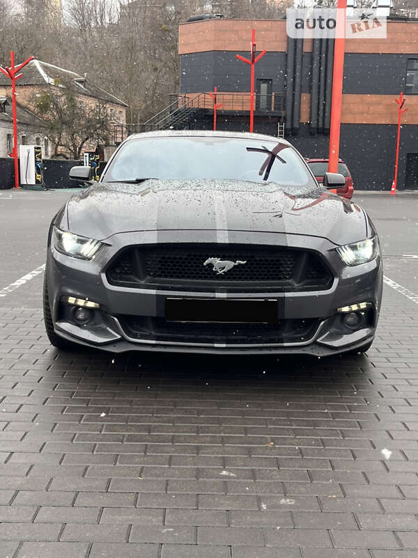 Купе Ford Mustang 2015 в Києві