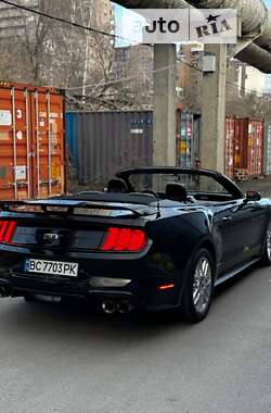 Кабриолет Ford Mustang 2015 в Киеве