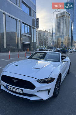 Кабриолет Ford Mustang 2020 в 