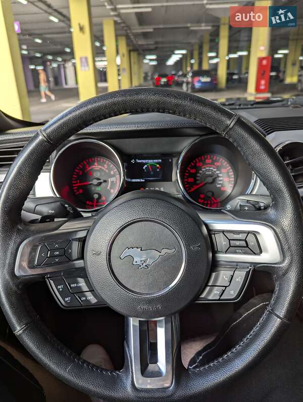Кабриолет Ford Mustang 2016 в Киеве