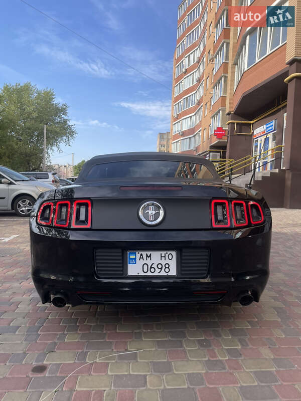 Кабриолет Ford Mustang 2012 в Житомире
