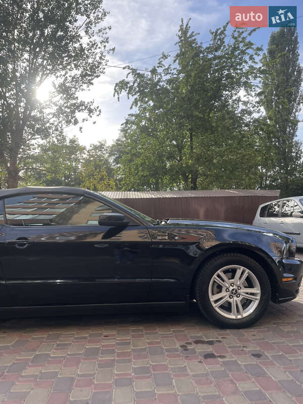 Кабриолет Ford Mustang 2012 в Житомире