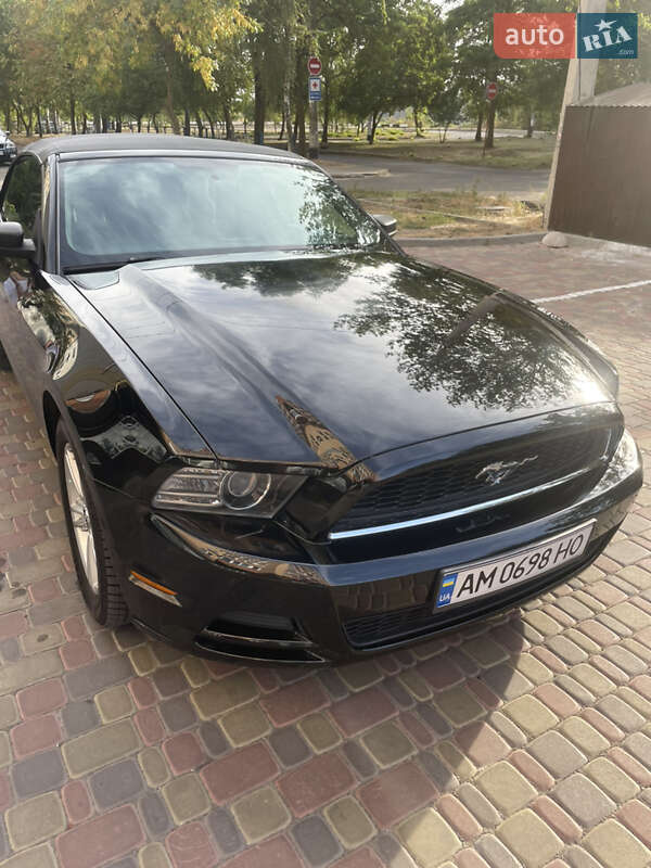 Кабриолет Ford Mustang 2012 в Житомире