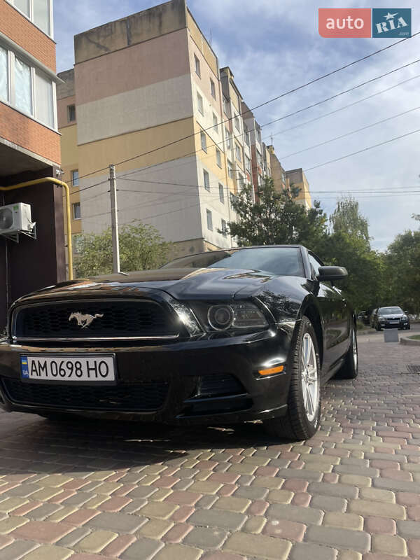 Кабриолет Ford Mustang 2012 в Житомире