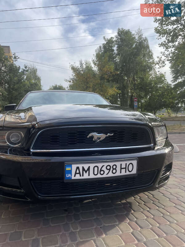 Кабриолет Ford Mustang 2012 в Житомире