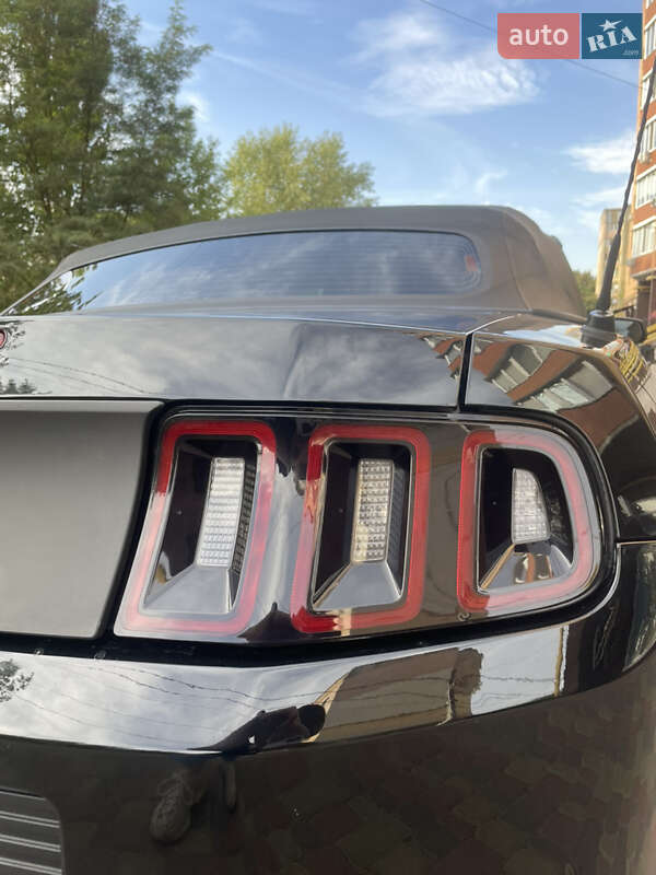 Кабриолет Ford Mustang 2012 в Житомире