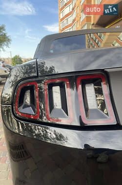 Кабриолет Ford Mustang 2012 в 