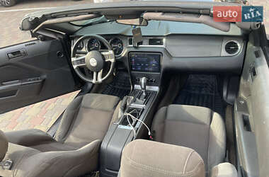 Кабриолет Ford Mustang 2012 в 