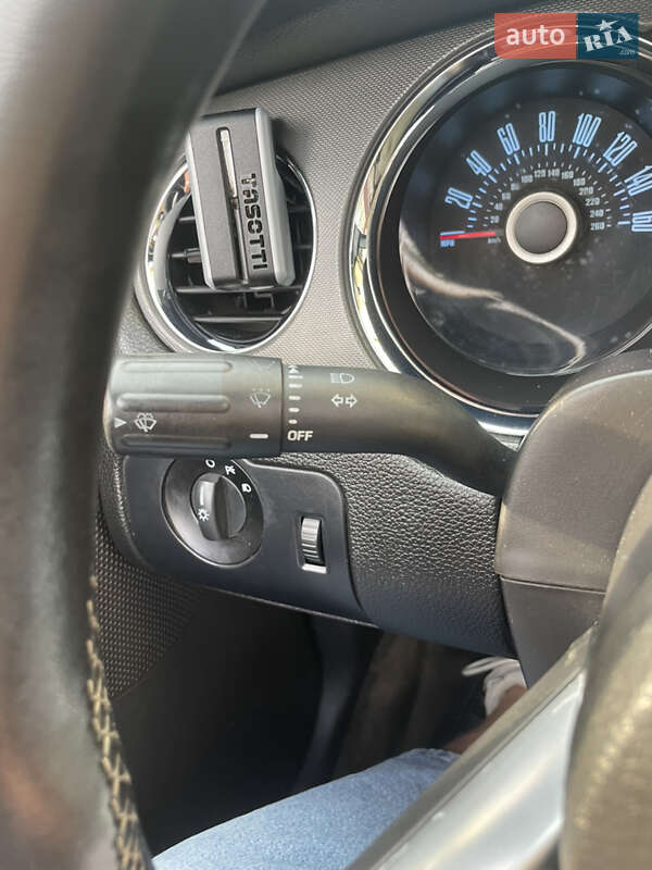 Кабриолет Ford Mustang 2012 в Житомире