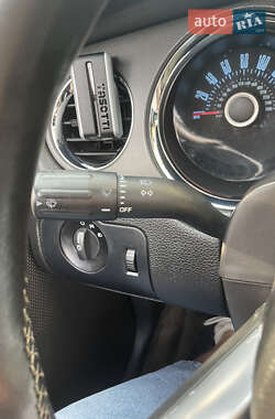 Кабриолет Ford Mustang 2012 в 