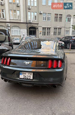 Купе Ford Mustang 2015 в 