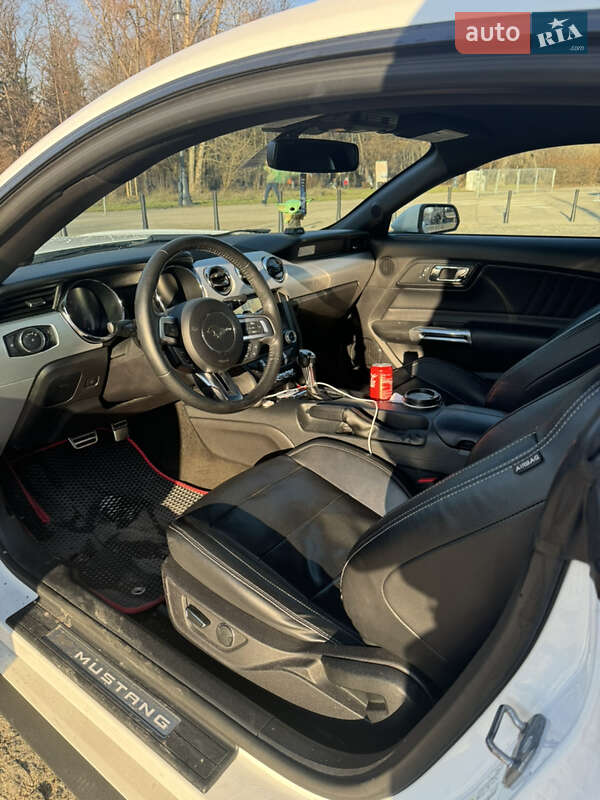 Купе Ford Mustang 2017 в Киеве фото 5 Купе Ford Mustang 2017 в Киеве