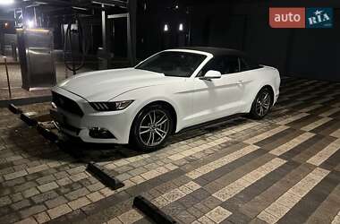 Кабріолет Ford Mustang 2016 в Львові