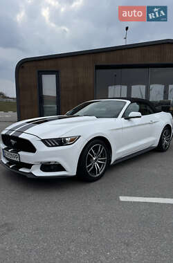 Кабриолет Ford Mustang 2016 в 
