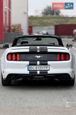 Кабриолет Ford Mustang 2016 в 
