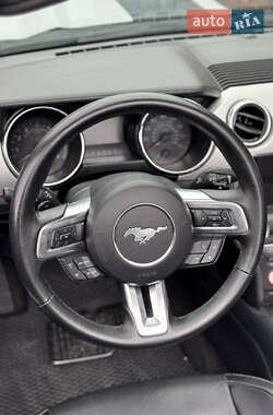 Кабриолет Ford Mustang 2016 в 
