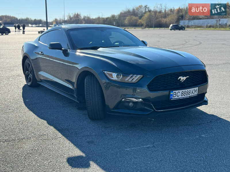 Купе Ford Mustang 2015 в 