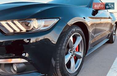 Купе Ford Mustang 2017 в 
