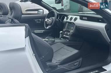 Кабриолет Ford Mustang 2016 в 