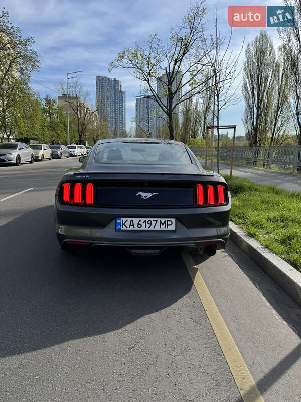 Купе Ford Mustang 2016 в Киеве