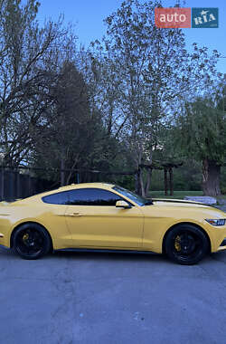 Купе Ford Mustang 2015 в 