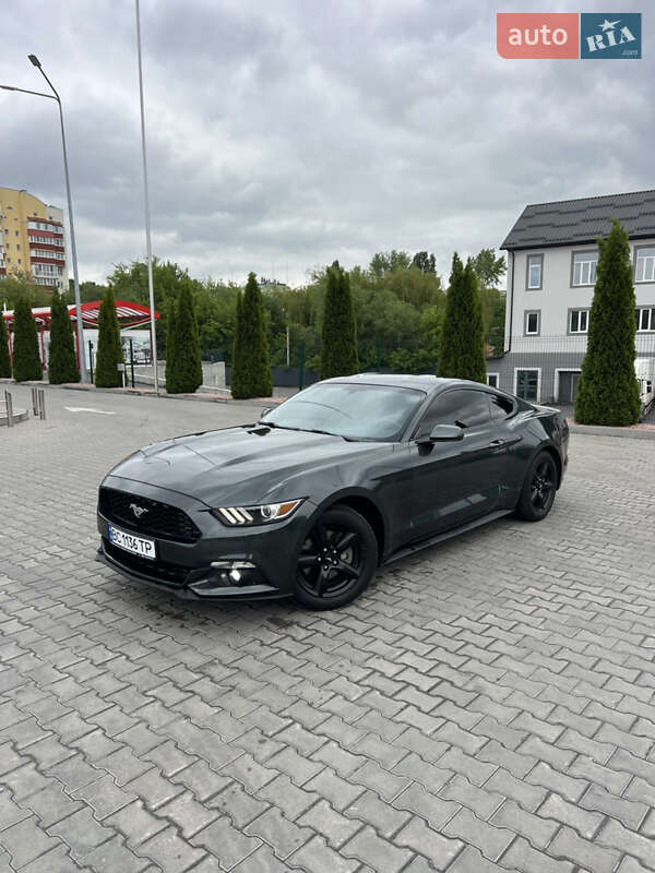 Купе Ford Mustang 2015 в 