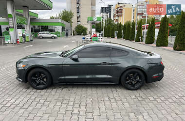 Купе Ford Mustang 2015 в 