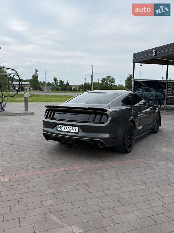 Купе Ford Mustang 2016 в Львове