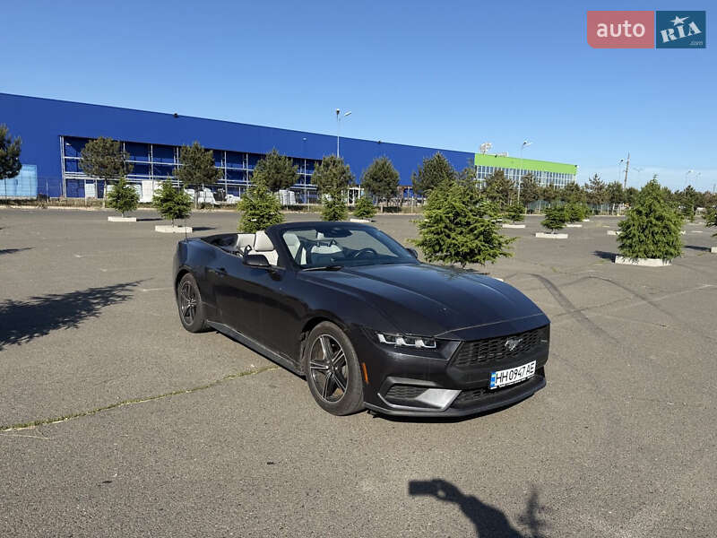 Кабриолет Ford Mustang 2024 в 