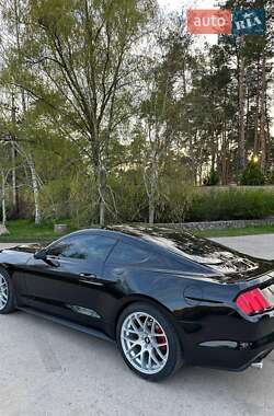 Купе Ford Mustang 2015 в 