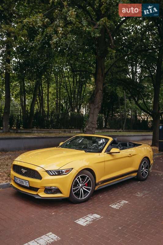 Кабриолет Ford Mustang 2015 в Киеве фото 2 Кабриолет Ford Mustang 2015 в Киеве