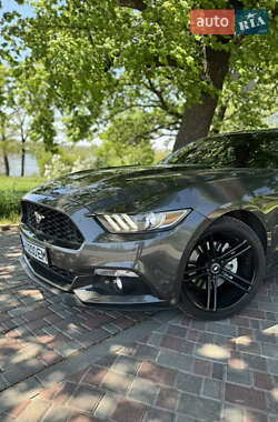 Купе Ford Mustang 2015 в 