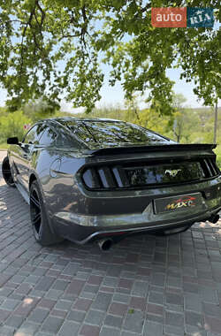 Купе Ford Mustang 2015 в 