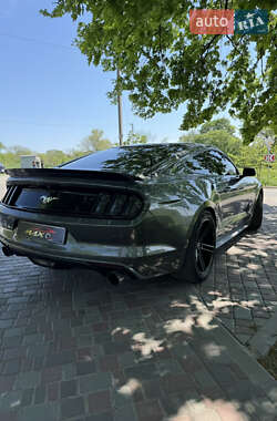 Купе Ford Mustang 2015 в 