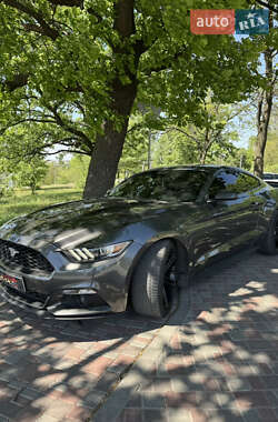 Купе Ford Mustang 2015 в 