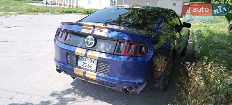 Купе Ford Mustang 2012 в Кропивницком
