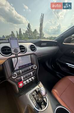 Кабриолет Ford Mustang 2019 в 