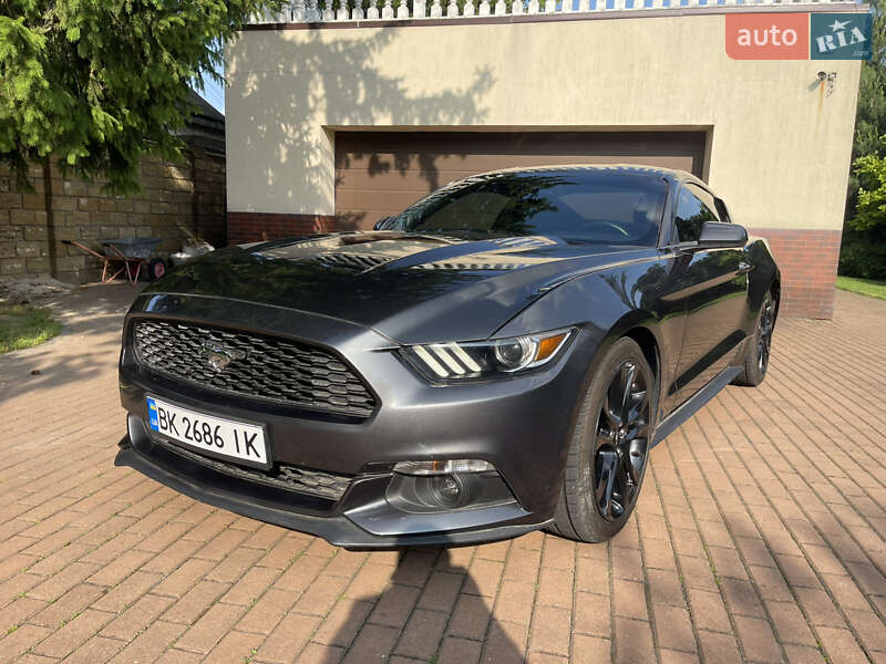 Купе Ford Mustang 2017 в 
