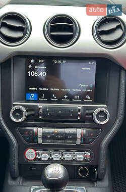 Купе Ford Mustang 2015 в 