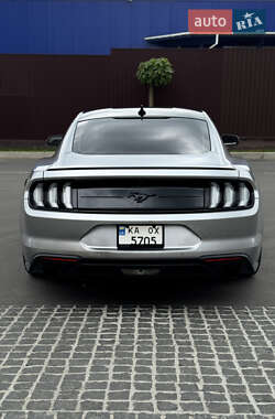 Купе Ford Mustang 2021 в 