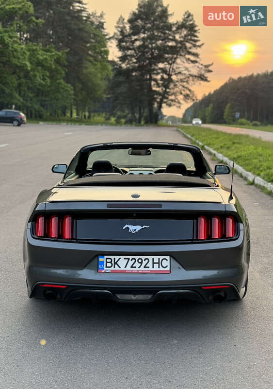 Кабриолет Ford Mustang 2017 в Ровно