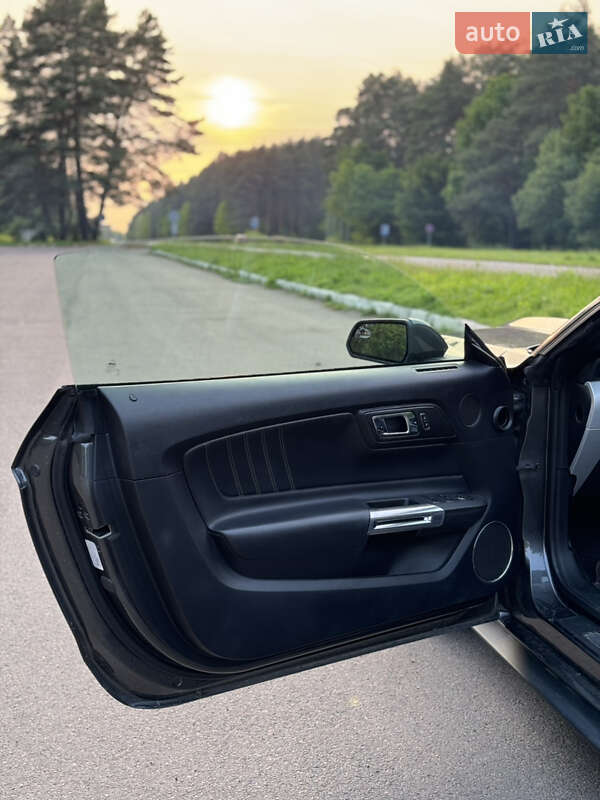 Кабриолет Ford Mustang 2017 в Ровно