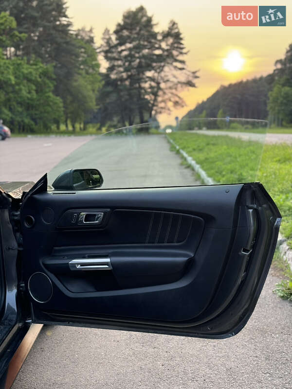 Кабриолет Ford Mustang 2017 в Ровно