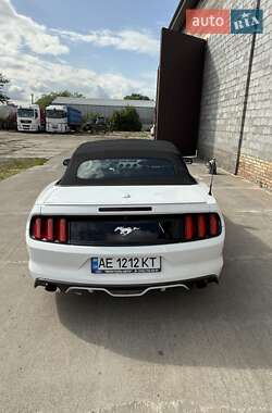 Кабриолет Ford Mustang 2016 в 