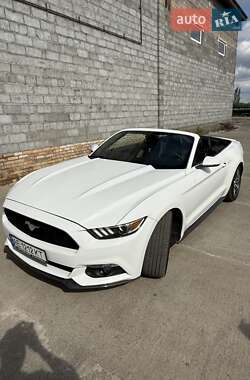 Кабриолет Ford Mustang 2016 в 