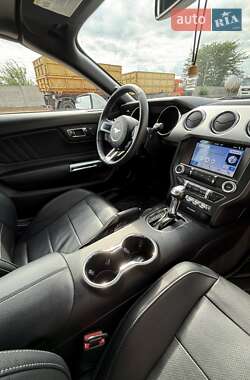 Кабриолет Ford Mustang 2016 в 